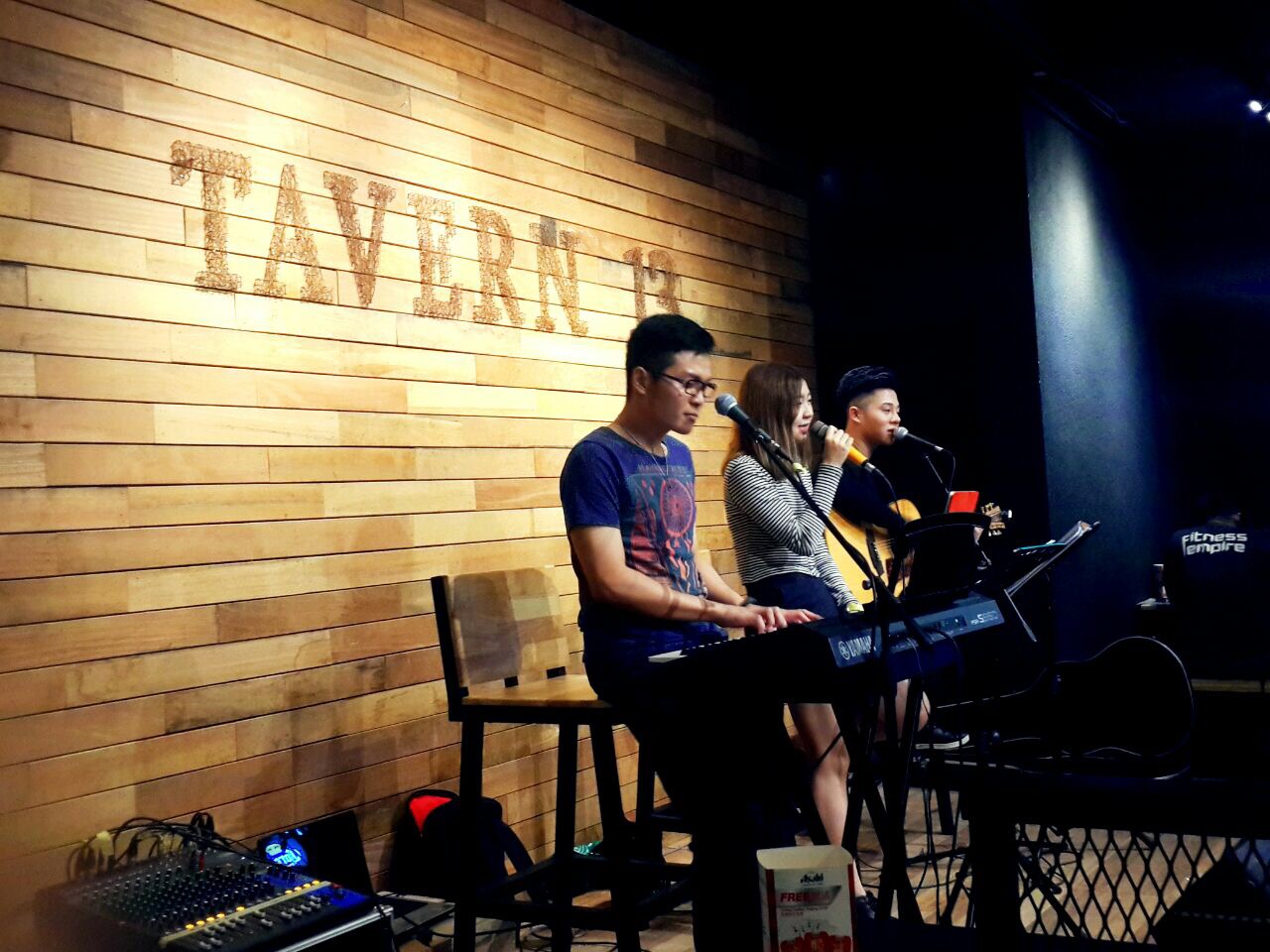 Tavern 13 unplugged performance